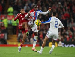 Liverpool Dibantai 0-3 di Anfield, Tersingkir Usai Penampilan Mengecewakan!