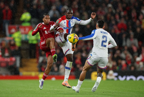 Liverpool Dibantai 0-3 di Anfield, Tersingkir Usai Penampilan Mengecewakan!