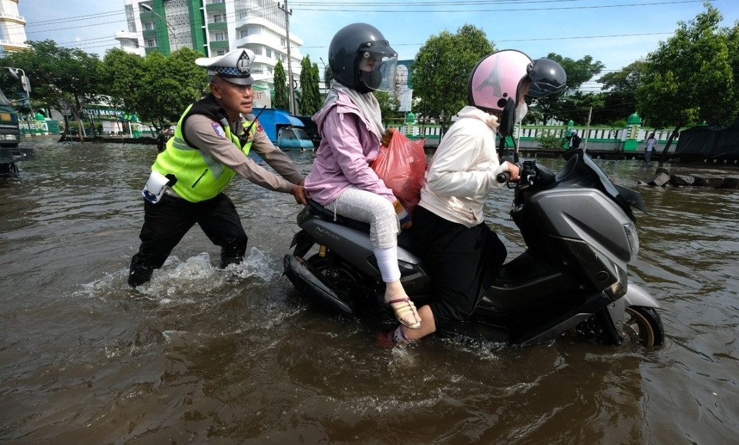 Waspada! Banjir 90 CM Masih Rendam Jalur Pantura Semarang-Demak, Ini Jalur Alternatifnya