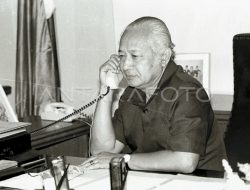 Gelar Pahlawan untuk Soeharto: Pahlawan atau Pengkhianat Reformasi?