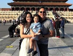 Julie Estelle Liburan ke China, Paras Bak Putri dan Potret Harmonis Bareng Suami & Anak yang Bikin Pangling