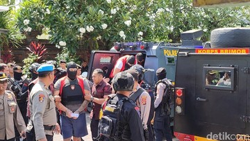 Dibekuk di Surga: Sidang Perdana Pembunuhan Berdarah Tiga Warga Australia di Bali Dibuka dengan Pengawalan Senjata