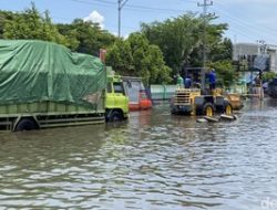 Truk Mogok Massal di Pantura! Ini Alasan Mengerikan Banjir Semarang-Demak 2025 Disebut Terparah
