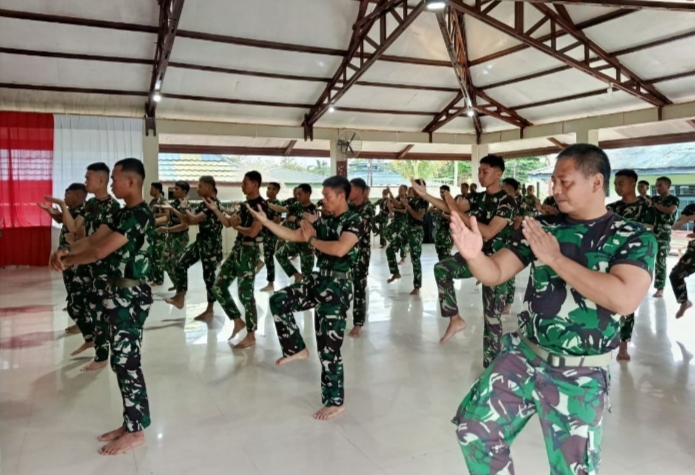 Rahasia di Balik Latihan Pencak Silat Militer yang Bikin Prajurit Mimika Makin Tangguh