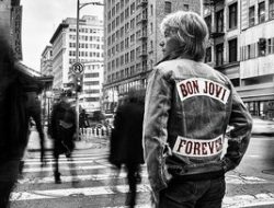 Kolaborasi Mengejutkan! Ini Lirik & Terjemahan Living in Paradise - Duet Langka Bon Jovi dan Avril Lavigne