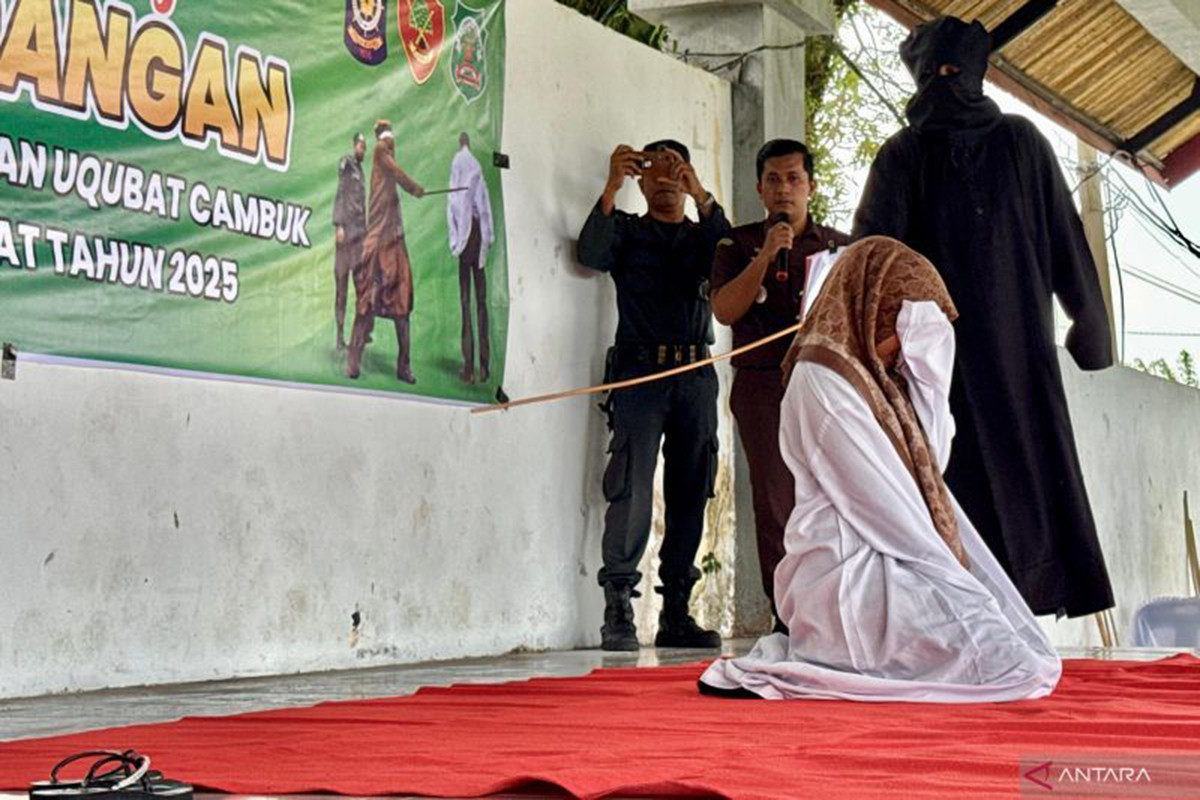 Ibu Rumah Tangga Pingsan Usai 100 Cambuk di Aceh: Ini Kronologi Lengkap dan Reaksinya yang Bikin Miris