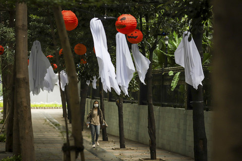Tengok Penampakan Baru Sudirman: Trotoar Jakarta Berubah Jadi Kampung Hantu!