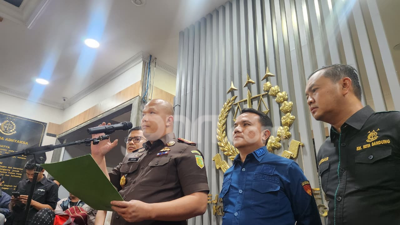 Dugaan Korupsi Erwin: 7 Jam Diperiksa Kejari, Ponsel & Laptop Disita!