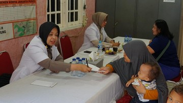 Brimob Polda Metro Jaya Buka Klinik Gratis di Senen, 218 Warga Diperiksa dan Hasilnya Mengejutkan!