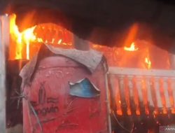 Kebakaran Misterius di Asrama Polri Kramat Jati, 6 Damkar Dikerahkan!