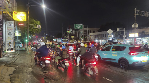 Kemacetan Parah Jalan Mampang, Kecepatan Hanya 10 Km/Jam!