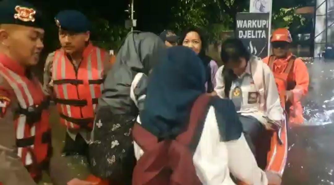 Banjir Pondok Karya Jaksel 1 Meter, Penyebab & Dampak Kali Mampang Meluap