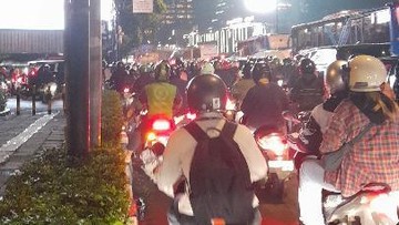 Kemacetan Parah Jakarta Malam Ini: Penyebab & Rute Macet GBK ke Halim 2 Jam