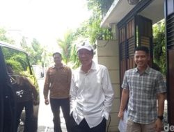 Misteri Topi J Jokowi: Arti Sebenarnya & Kaitannya dengan Sosok Bapak J di PSI