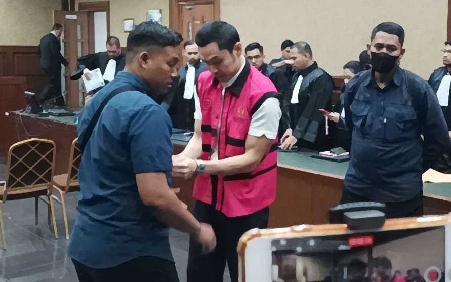Harvey Moeis Dieksekusi ke Lapas Cibinong: Vonis 20 Tahun & Kerugian Negara Rp300 Triliun