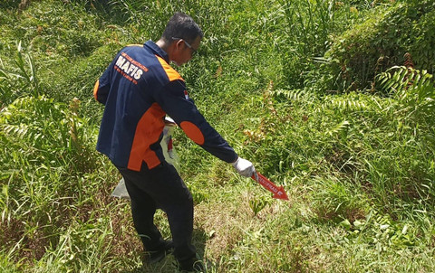 Mayat Pria dengan Luka di Kepala dan Arit Ditemukan di Jalan Raya Anjungan Mempawah