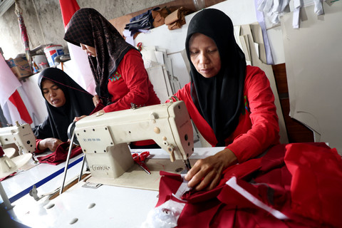 UKM Benang Emas Surabaya: Kisah Sukses 114 Penjahit Raih Rp 12 Juta/Bulan