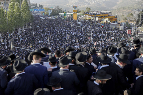 Protes Besar Haredi di Yerusalem Tolak Rencana Wajib Militer Israel
