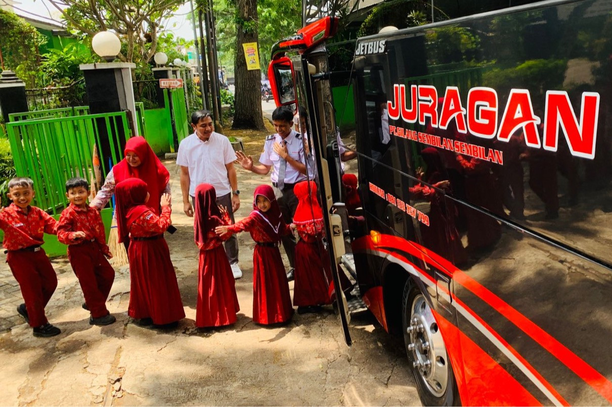 Kolaborasi Juragan 99 Trans & Kemenhub Edukasi Keselamatan Lalu Lintas di SD Malang