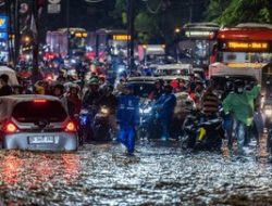 Panduan Lengkap Menghadapi Banjir: Tips Persiapan, Saat, dan Pasca Banjir 2024