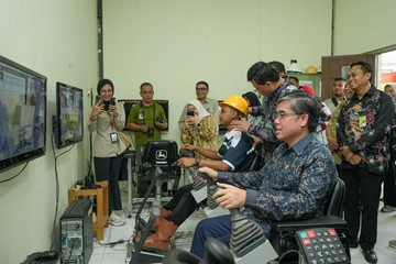 Menaker Yassierli: Tingkatkan Kompetensi & Jadi Pencipta Lapangan Kerja