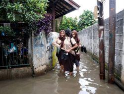 Tanggul Baswedan Jebol, 5 RT di Jati Padang Tergenang Banjir 40 cm