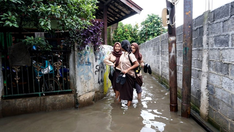 Tanggul Baswedan Jebol, 5 RT di Jati Padang Tergenang Banjir 40 cm