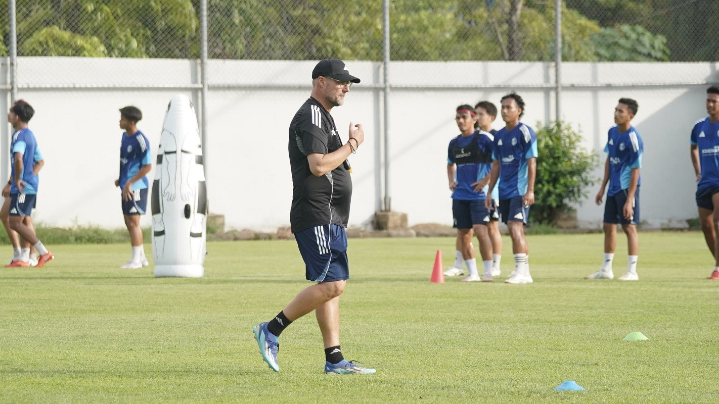 Transformasi PSM Makassar: Filosofi Main Dominan Bola Ala Tomas Trucha