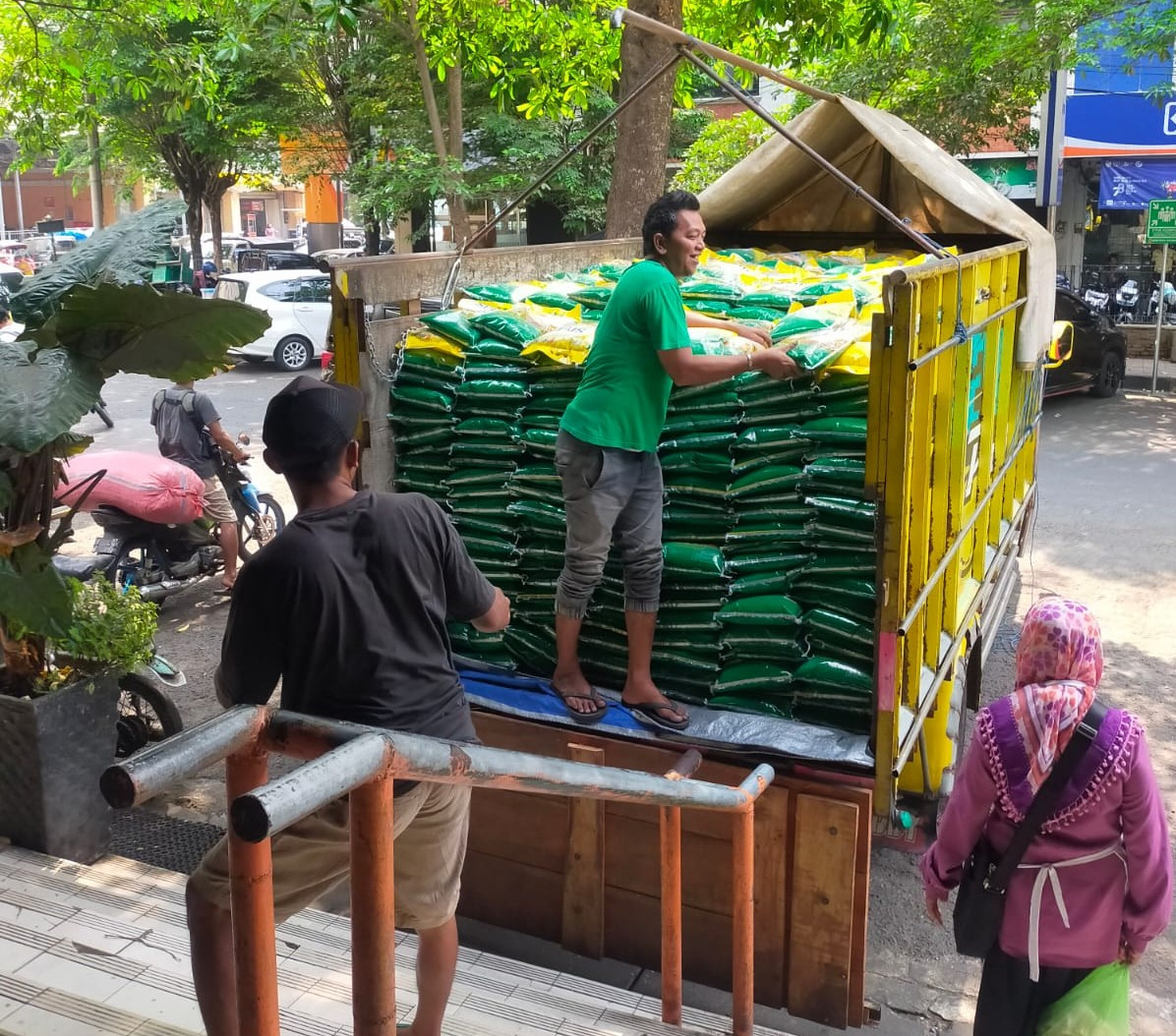 Bantuan Pangan DIY 2025: 328.770 Penerima Dapat 20 Kg Beras & 4 Liter Minyak
