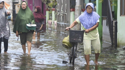 Warga Tambakrejo Semarang Bertahan 10 Hari Hadapi Banjir dan Kelangkaan Gas