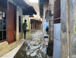 Tanggul Baswedan Jebol, 10 RT di Jati Padang Jaksel Terendam Banjir: 2 Rumah Rusak