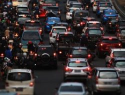 Kemacetan Parah Cengkareng Jakarta Barat Malam Ini: Kendaraan Macet Total!