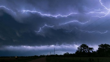 Banjir & Pohon Tumbang di Jakarta: BPBD Imbau Warga Siaga Hujan Lebat Hari Ini