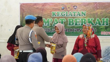 Polres Rohul Gelar Jumat Curhat & Bagi Bansos, Langsung Tangani Keluhan Warga
