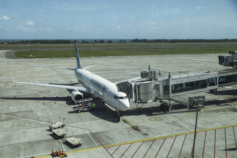 Pesawat Baru Garuda Tertunda hingga 2032 & Uang Tunai di Stasiun Whoosh Anjlok 21%