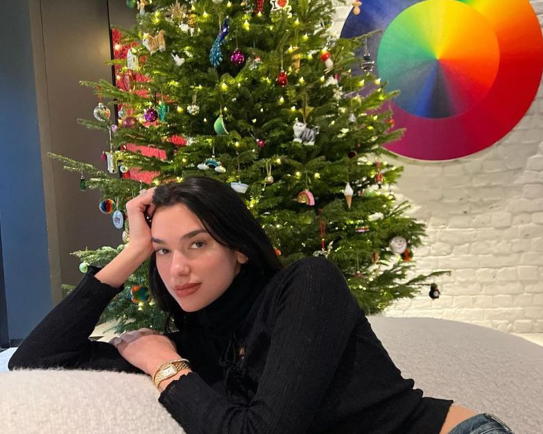 Dua Lipa: Perjalanan dari Cover YouTube ke Superstar Global