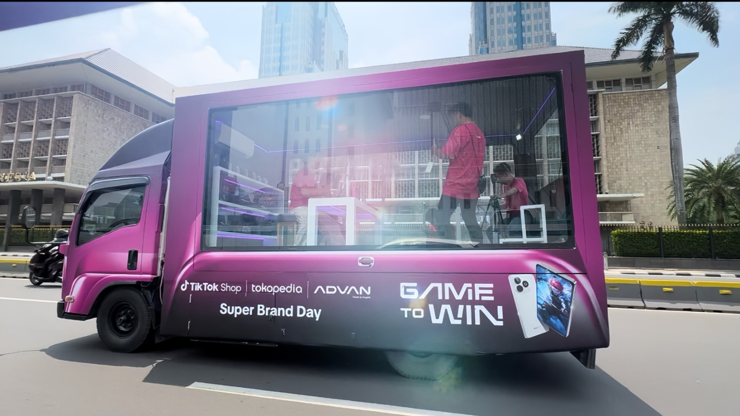 ADVAN Rebut Rekor MURI: Demonstrasi Produk di Studio Bergerak Pertama di Indonesia, Luncurkan Smartwatch & Laptop