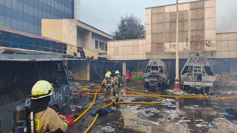 Dua Kerangka Manusia Hangus Ditemukan di Gedung Kwitang yang Terbakar, Diduga Korban Demo 2025