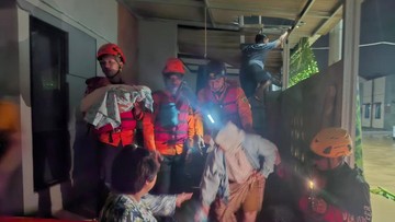 Banjir Jonggol Bogor: Tanggul Sungai Cipatujah Jebol, 84 Orang Mengungsi