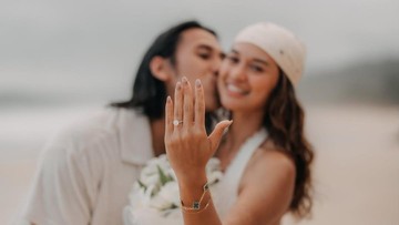 Sean Gelael Lamar Hana Malasan di Sumba, Cincin Ditaruh di Kelapa Muda