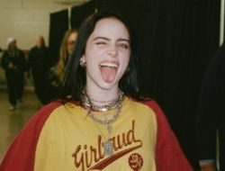 Billie Eilish Sumbang Rp197 Miliar dan Sindir Miliarder Pelit di Ajang Internasional