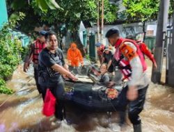 Brimob Polda Metro Jaya Gelar Patroli SAR Antisipasi Banjir Jabodetabek, Ini Titik Pantauannya