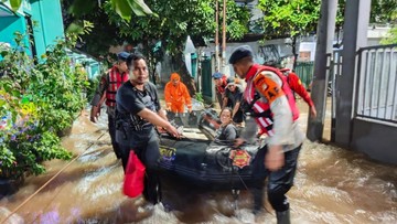 Brimob Polda Metro Jaya Gelar Patroli SAR Antisipasi Banjir Jabodetabek, Ini Titik Pantauannya