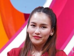 Viral Ekspresi Ayu Ting Ting Diminta Masak Burger Sebelum Kerja, Warganet Soroti Sikap Ibunda