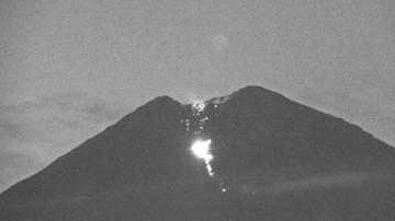 Gunung Semeru Erupsi 2025: Lava Pijar Melesat 2,5 Km, Warga Diimbau Waspada