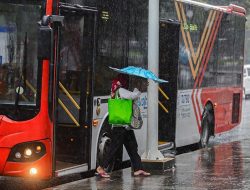 Prakiraan Cuaca Jakarta Hari Ini: Waspada Hujan Petir di Jaksel & Jakut