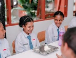 Merlin Marisan: Dari Buta Huruf di Papua Jadi Siswa Berprestasi Berkat Sekolah Gratis