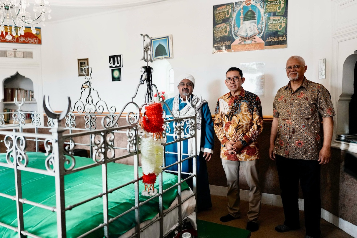 Fadli Zon Ziarah ke Makam Syekh Yusuf, Perkuat Diplomasi Budaya Indonesia-Afrika Selatan
