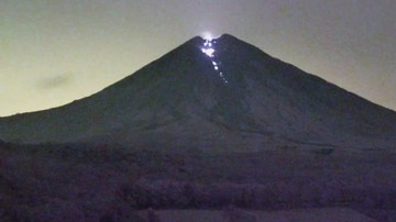 Gunung Semeru Erupsi 127 Kali, Status Waspada! Ini Rekomendasi Penting