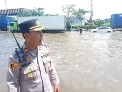 Genangan 60 cm di Kaligawe Semarang Lumpuhkan Jalur Pantura, Pengendara Diimbau Hindari Rute Ini